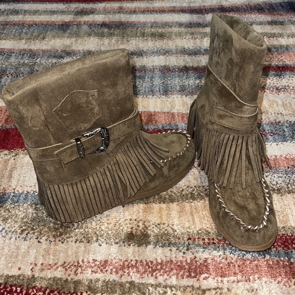 Oil Joli Mall fringe boots size 7 brand new - Picture 2 of 5
